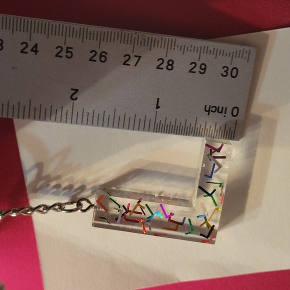 Floating Letter L Keychain ๐ - Picture 6 of 6